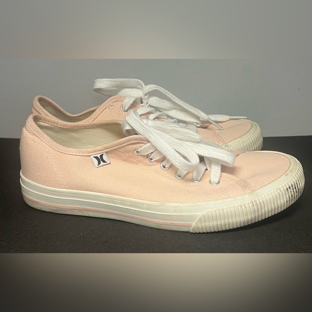 Hurley- Girls Pink Sneaker Shoes,Size:7, Pre-Owned, could use washing on bottoms